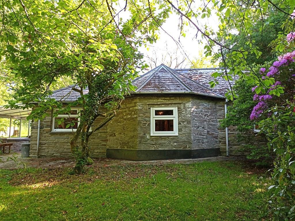 2 Bedroom Cottage for Sale in Ponthirwaun, SA43 2RE