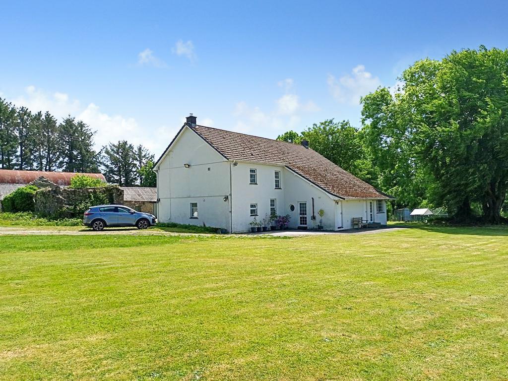 5 Bedroom Equestrian Property for Sale in Rhos, Llandysul, SA44 5EE