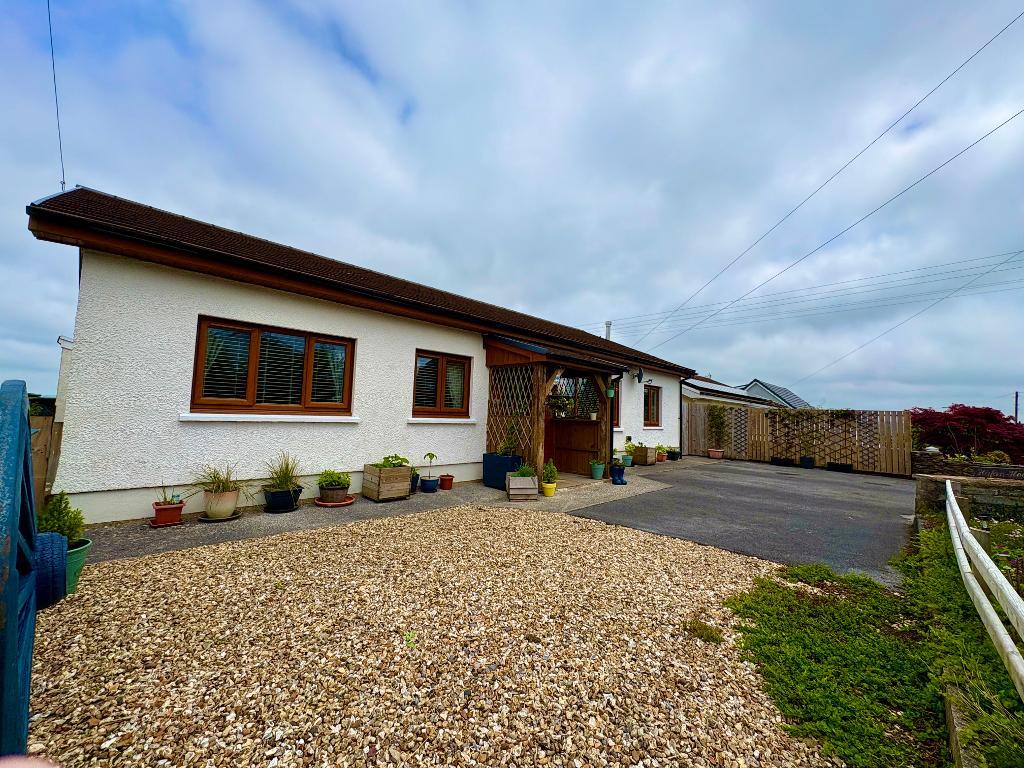 3 Bedroom Detached Bungalow for Sale in Llandysul, SA44 5HD