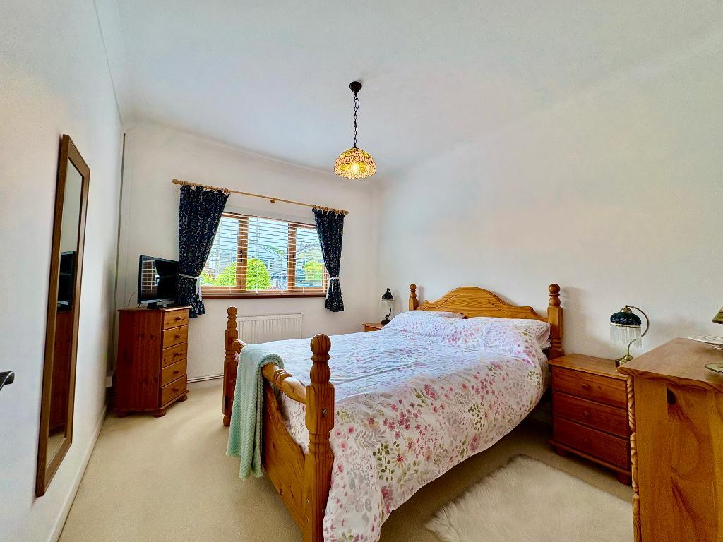 3 Bedroom Detached Bungalow for Sale in Llandysul, SA44 5HD