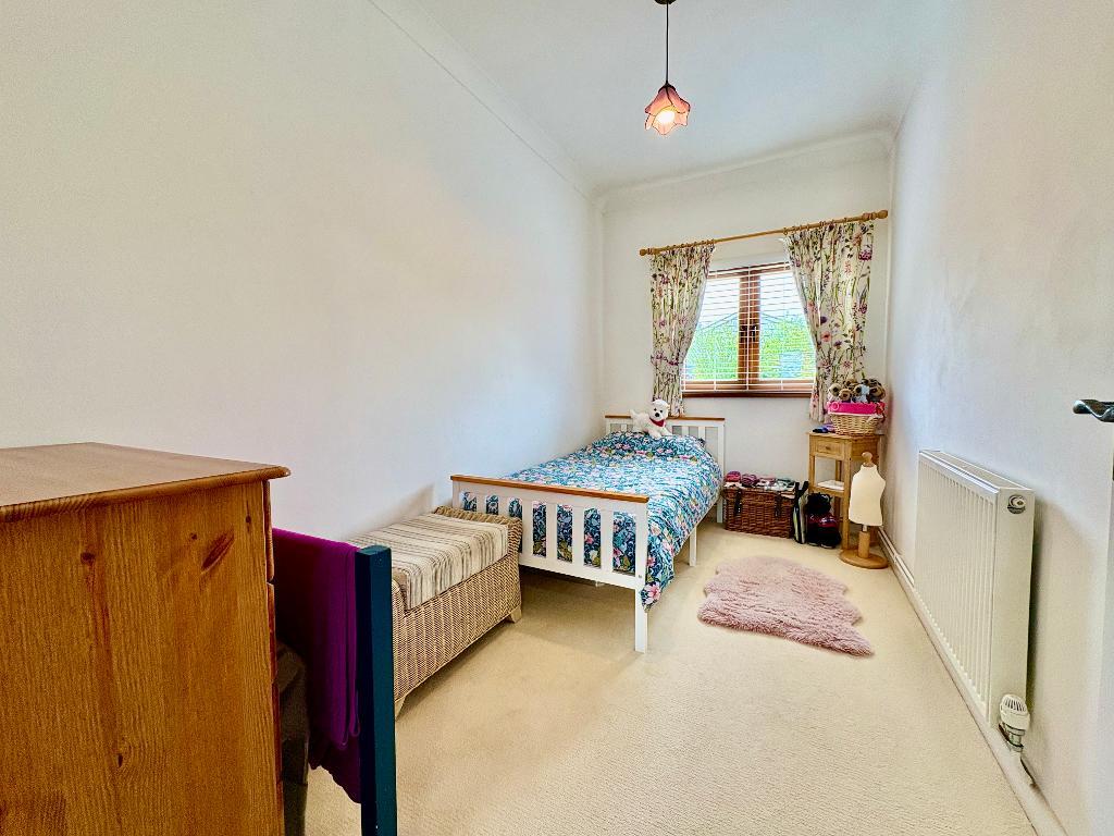 3 Bedroom Detached Bungalow for Sale in Llandysul, SA44 5HD