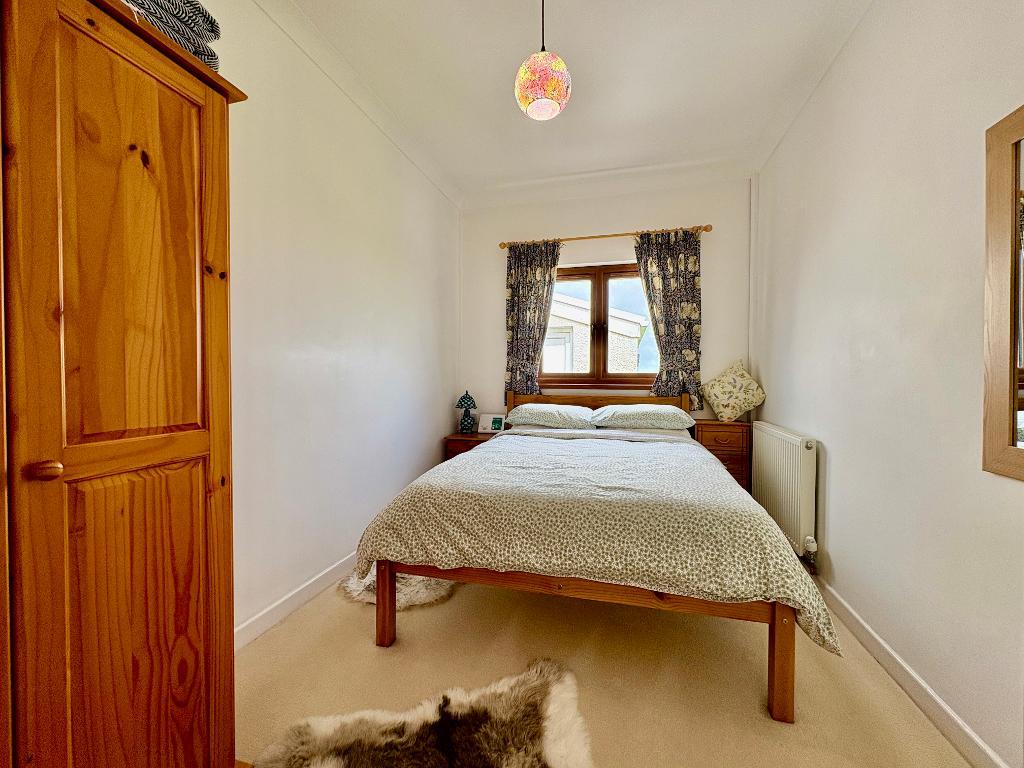 3 Bedroom Detached Bungalow for Sale in Llandysul, SA44 5HD