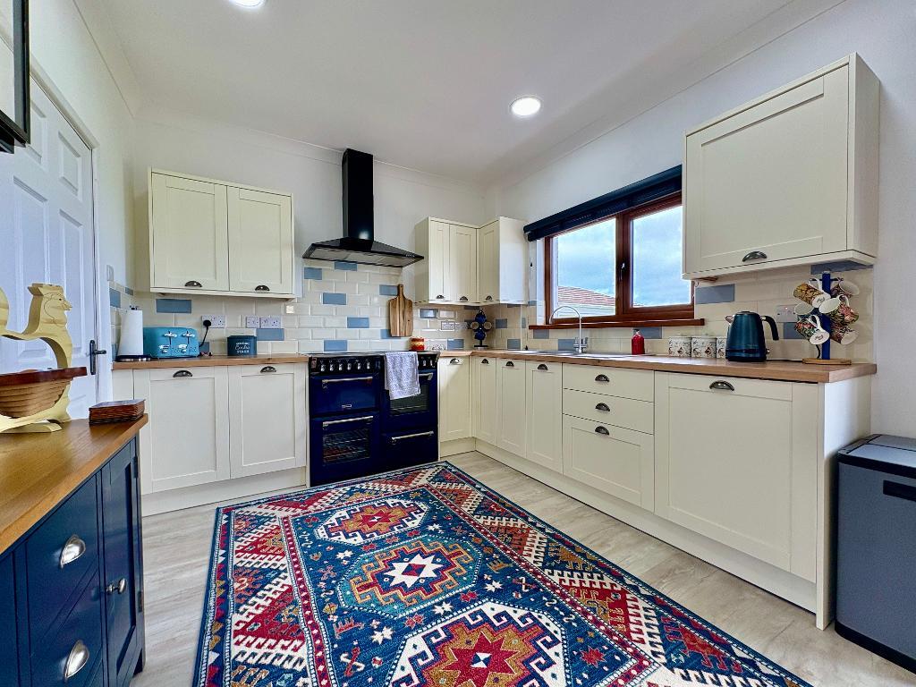 3 Bedroom Detached Bungalow for Sale in Llandysul, SA44 5HD