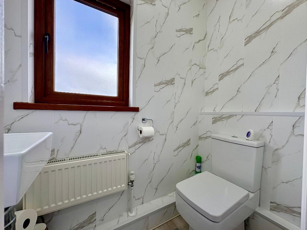 3 Bedroom Detached Bungalow for Sale in Llandysul, SA44 5HD
