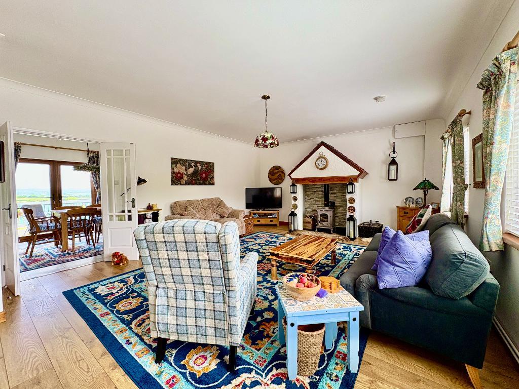 3 Bedroom Detached Bungalow for Sale in Llandysul, SA44 5HD