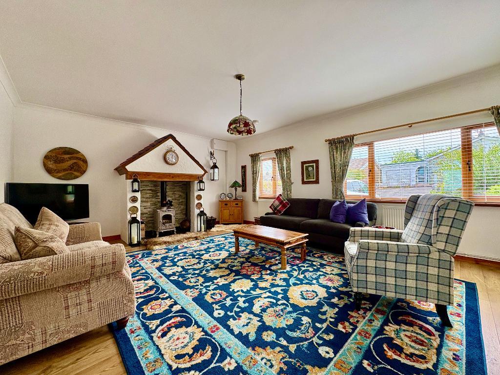 3 Bedroom Detached Bungalow for Sale in Llandysul, SA44 5HD