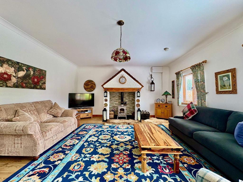 3 Bedroom Detached Bungalow for Sale in Llandysul, SA44 5HD