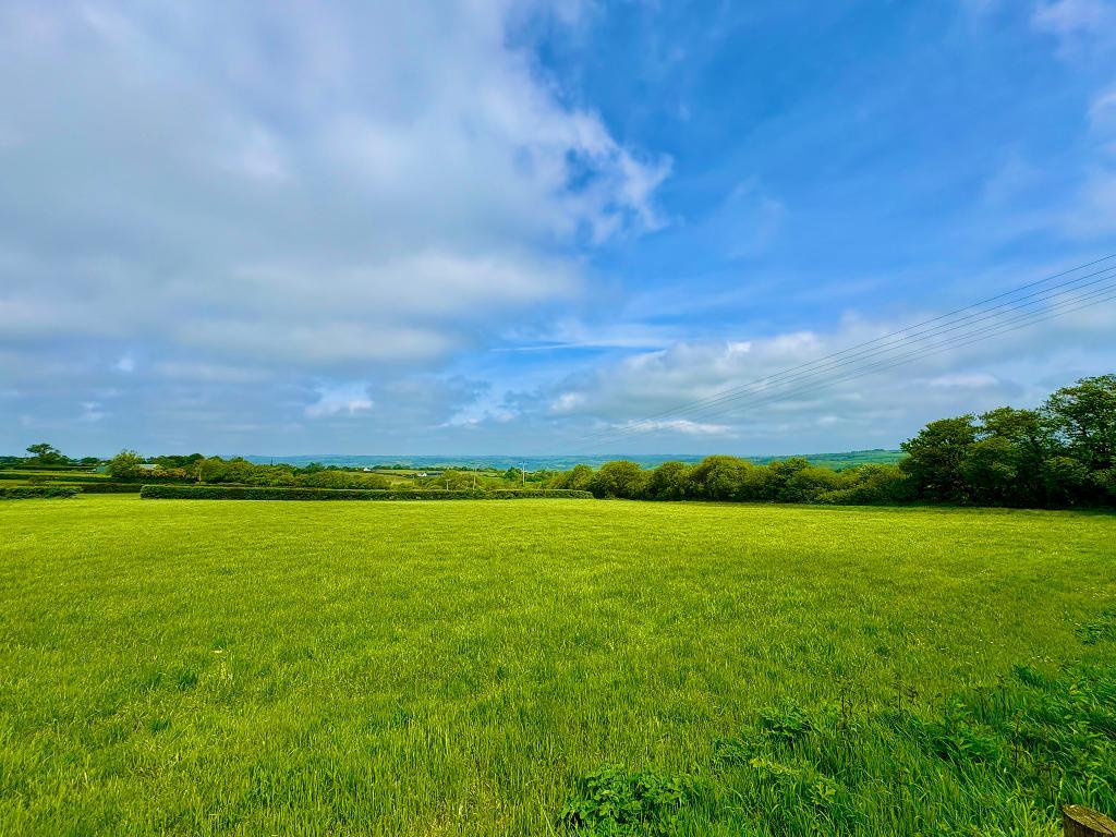 3 Bedroom Detached Bungalow for Sale in Llandysul, SA44 5HD