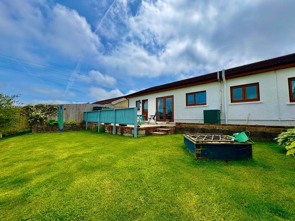 3 Bedroom Detached Bungalow for Sale in Llandysul, SA44 5HD