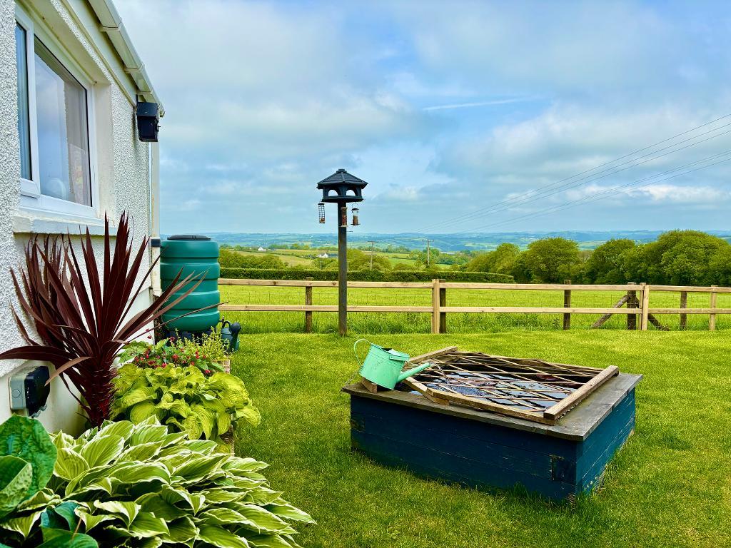 3 Bedroom Detached Bungalow for Sale in Llandysul, SA44 5HD
