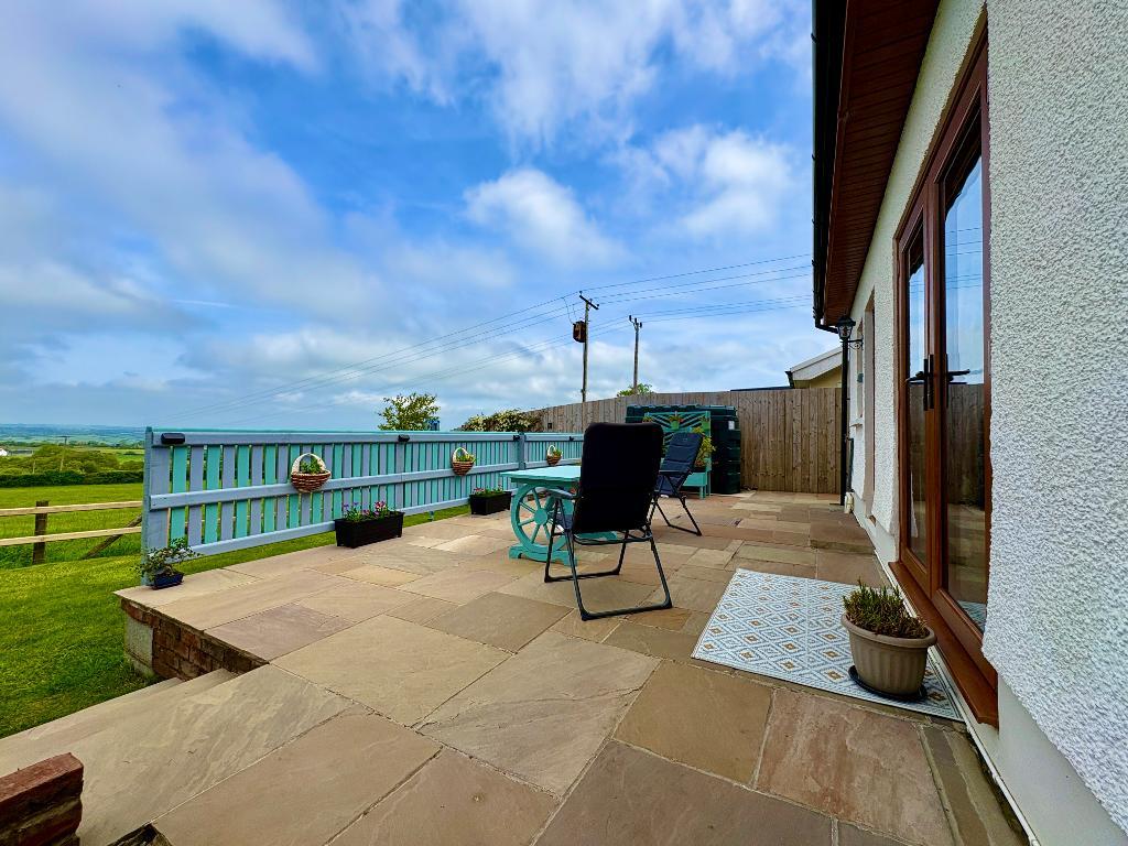 3 Bedroom Detached Bungalow for Sale in Llandysul, SA44 5HD