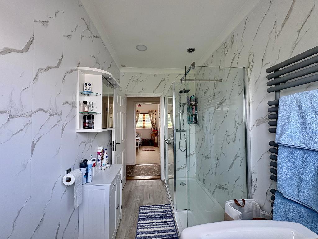 3 Bedroom Detached Bungalow for Sale in Llandysul, SA44 5HD