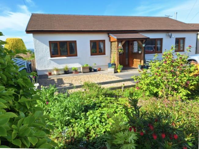 3 Bedroom Detached Bungalow for Sale in Llandysul, SA44 5HD