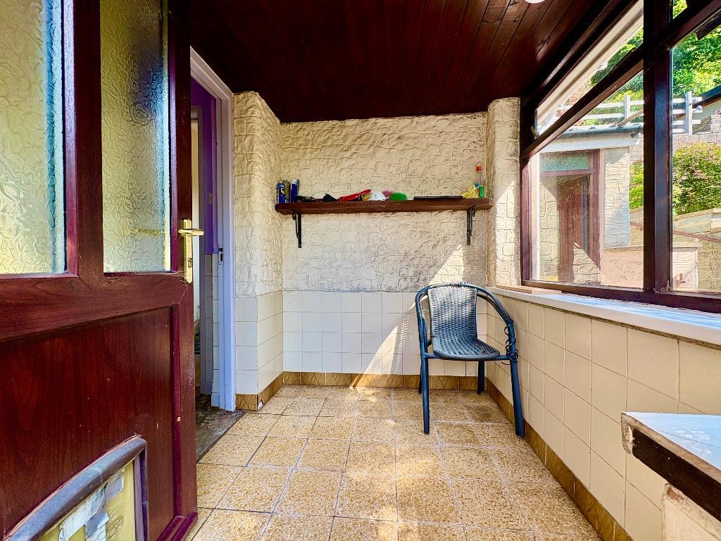 4 Bedroom Detached House for Sale in Newcastle Emlyn, SA38 9HB