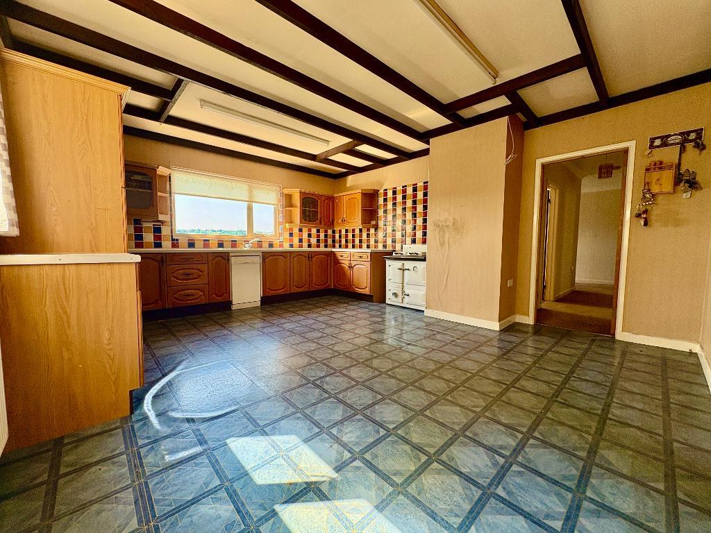 4 Bedroom Detached House for Sale in Newcastle Emlyn, SA38 9HB