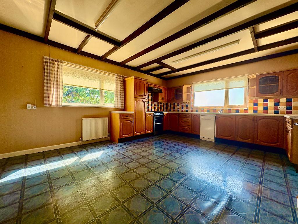 4 Bedroom Detached House for Sale in Newcastle Emlyn, SA38 9HB