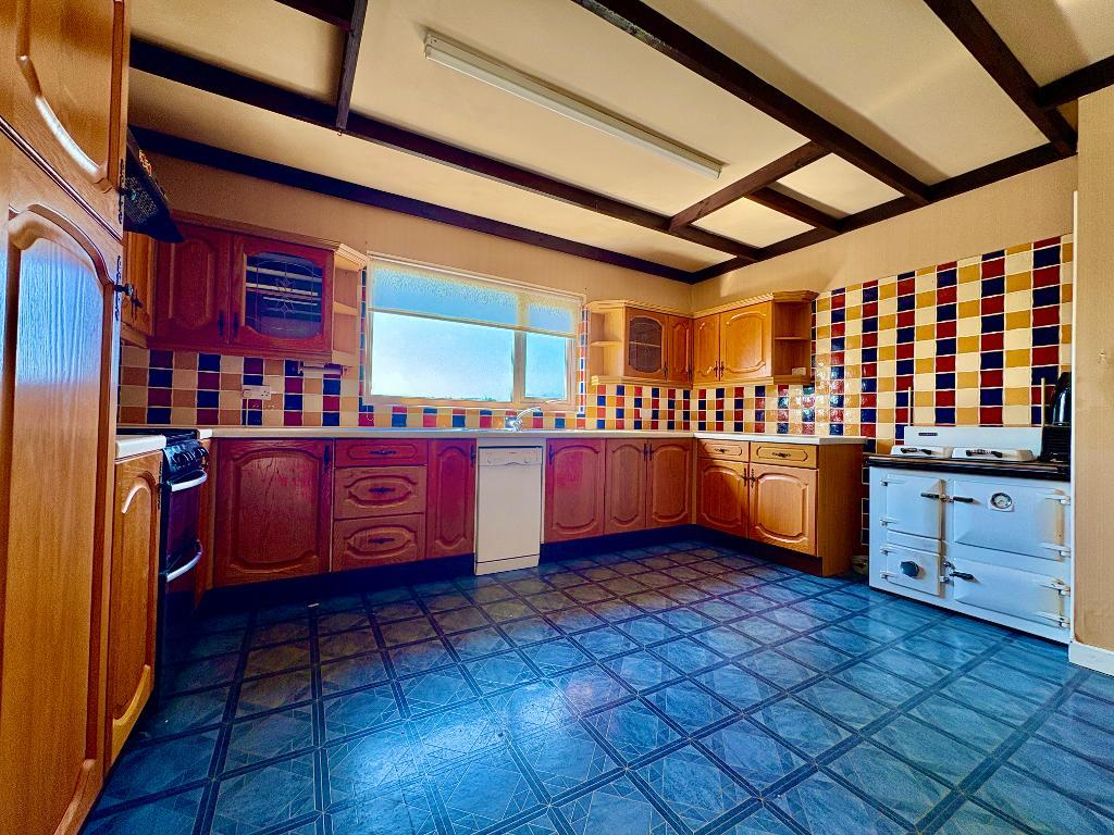 4 Bedroom Detached House for Sale in Newcastle Emlyn, SA38 9HB