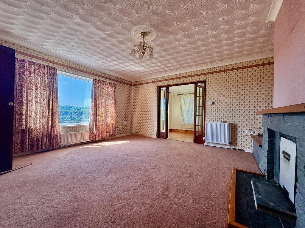 4 Bedroom Detached House for Sale in Newcastle Emlyn, SA38 9HB