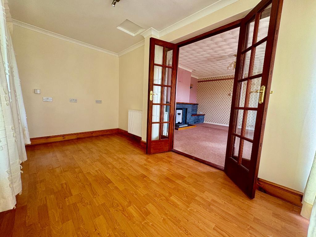 4 Bedroom Detached House for Sale in Newcastle Emlyn, SA38 9HB