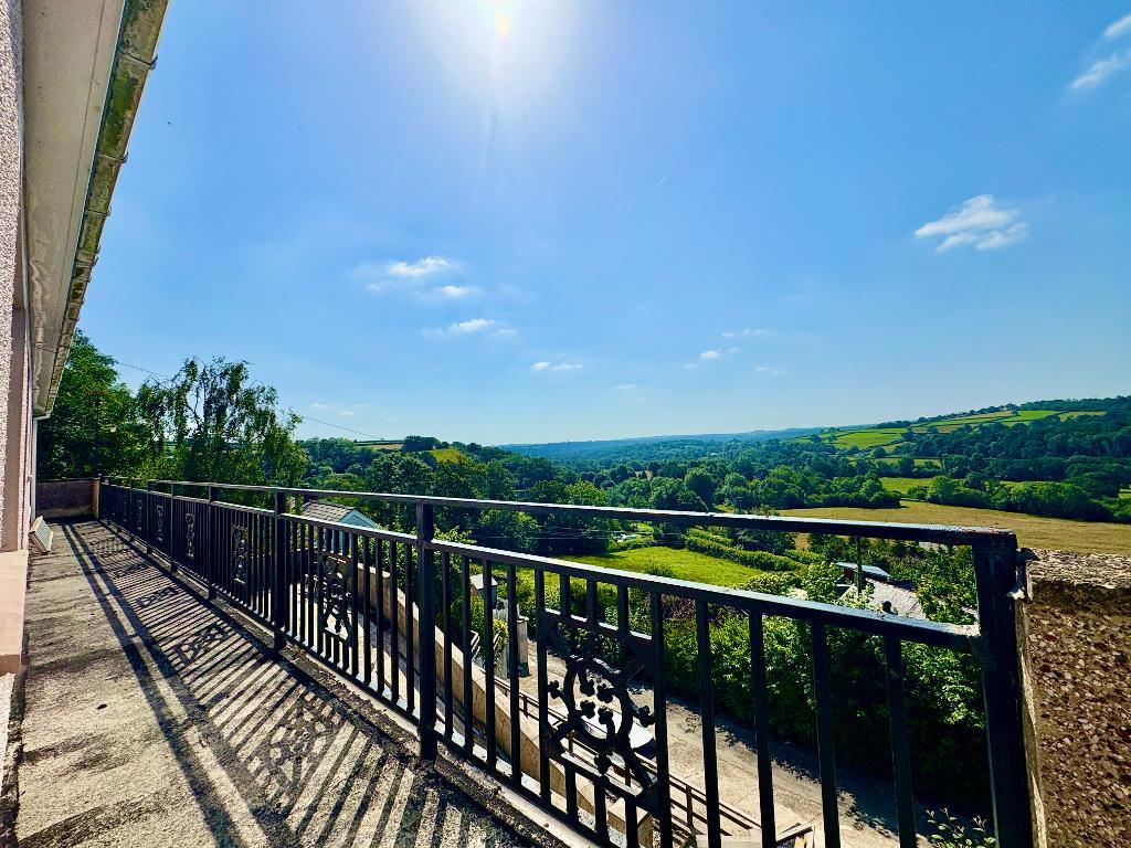 4 Bedroom Detached House for Sale in Newcastle Emlyn, SA38 9HB