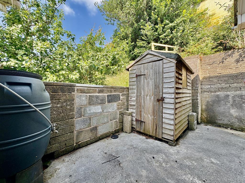 4 Bedroom Detached House for Sale in Newcastle Emlyn, SA38 9HB