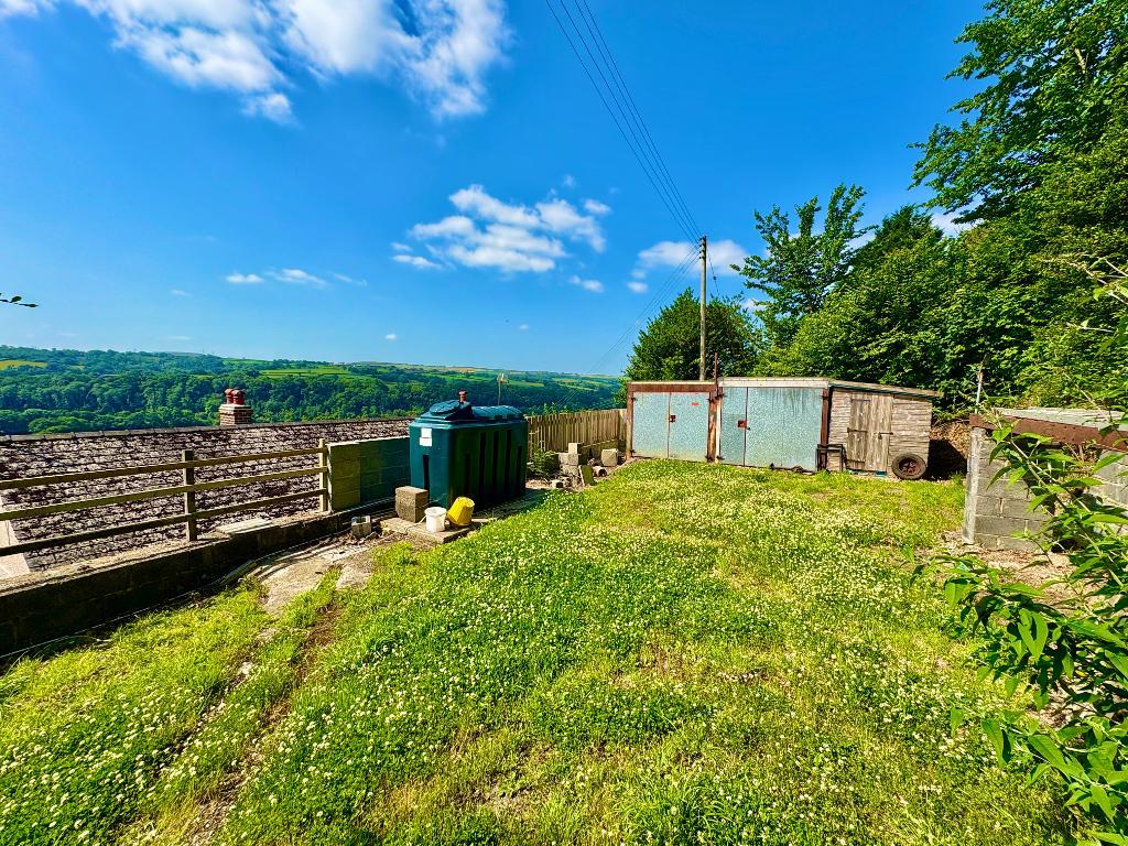 4 Bedroom Detached House for Sale in Newcastle Emlyn, SA38 9HB