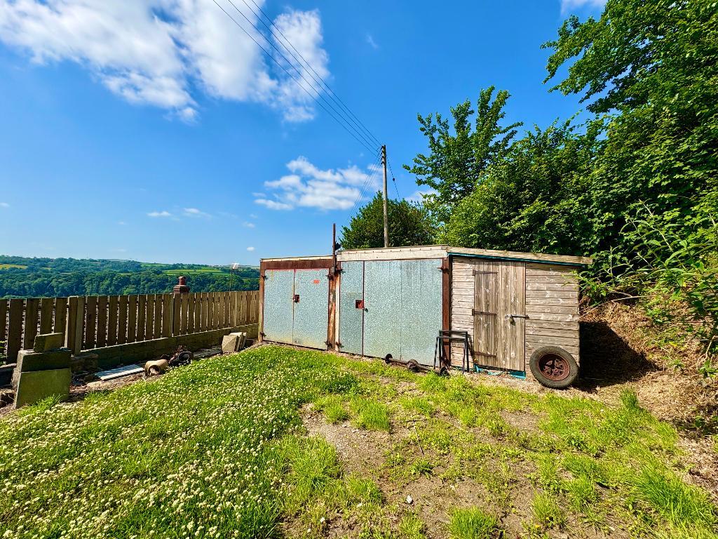 4 Bedroom Detached House for Sale in Newcastle Emlyn, SA38 9HB