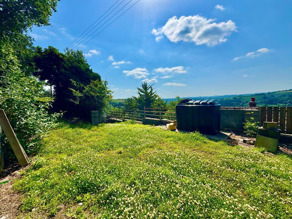 4 Bedroom Detached House for Sale in Newcastle Emlyn, SA38 9HB