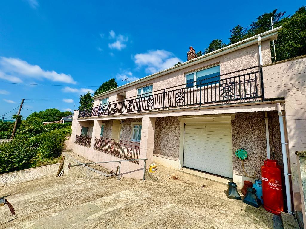 4 Bedroom Detached House for Sale in Newcastle Emlyn, SA38 9HB