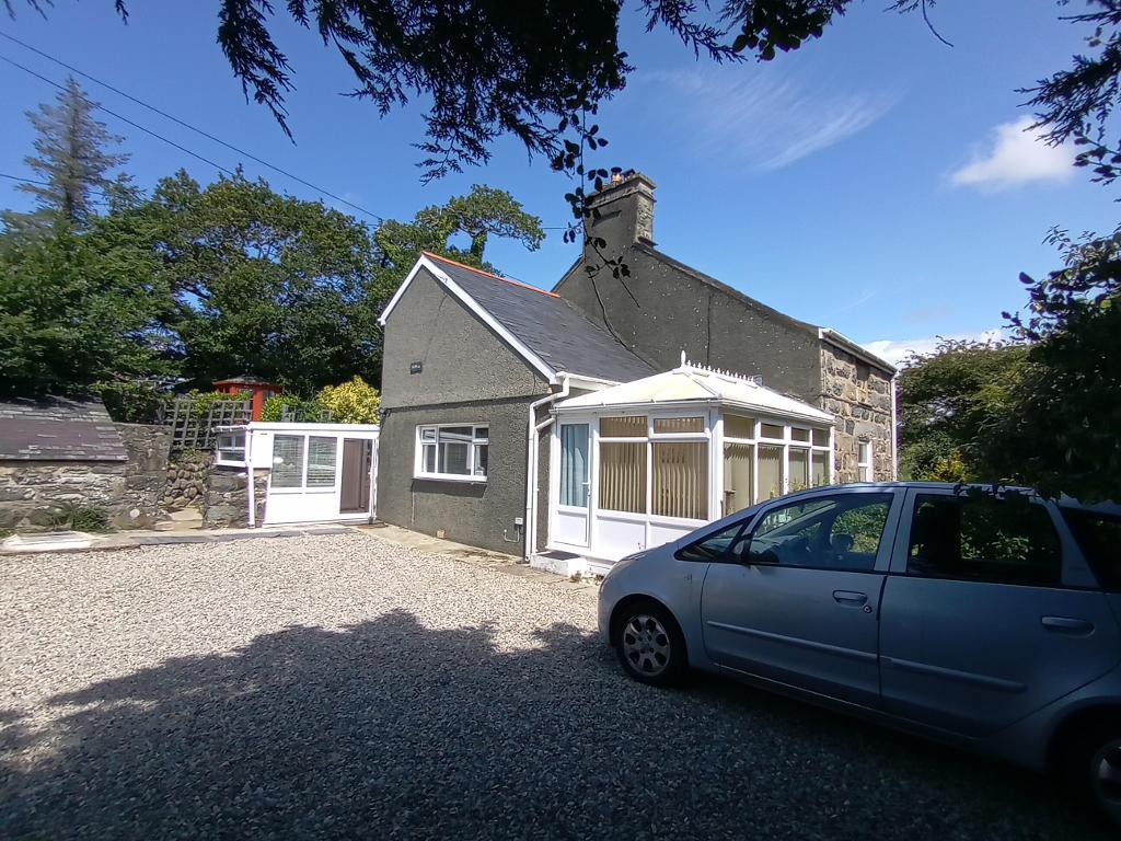 3  Bed Detached House Property to Rent in Criccieth, LL52 0LS
