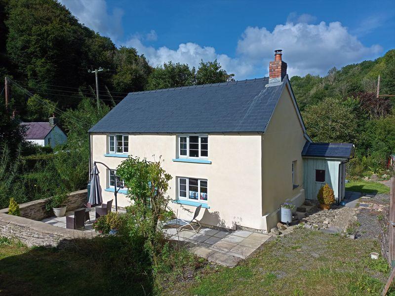 2  Bed Cottage Property to Rent in Newcastle Emlyn, SA38 9LZ